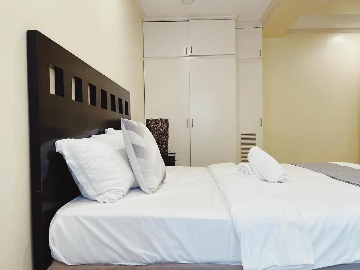 One Bedroom - Queen 马卡蒂 0*,  菲律宾