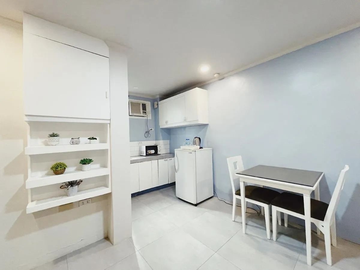 One Bedroom - Queen Makati City Hotel