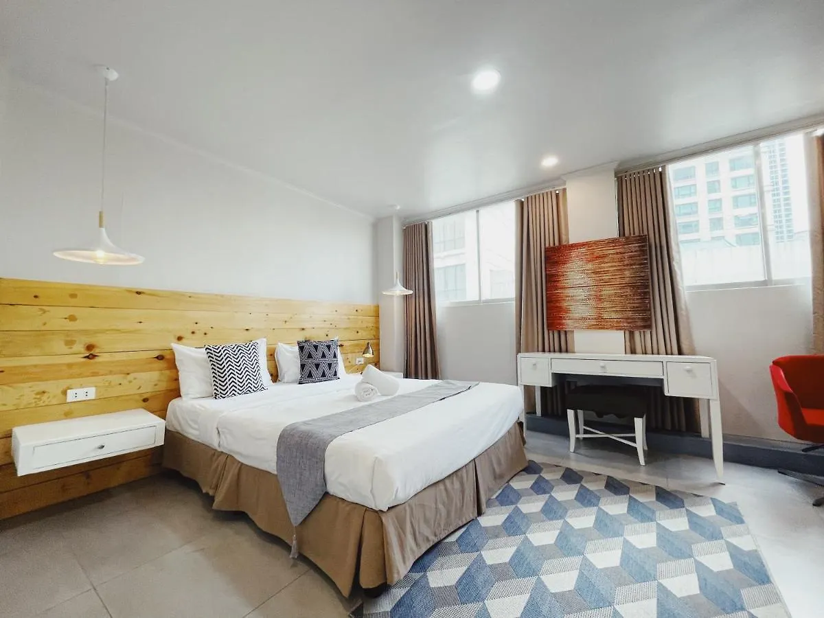 One Bedroom - Queen Makati City 0*,