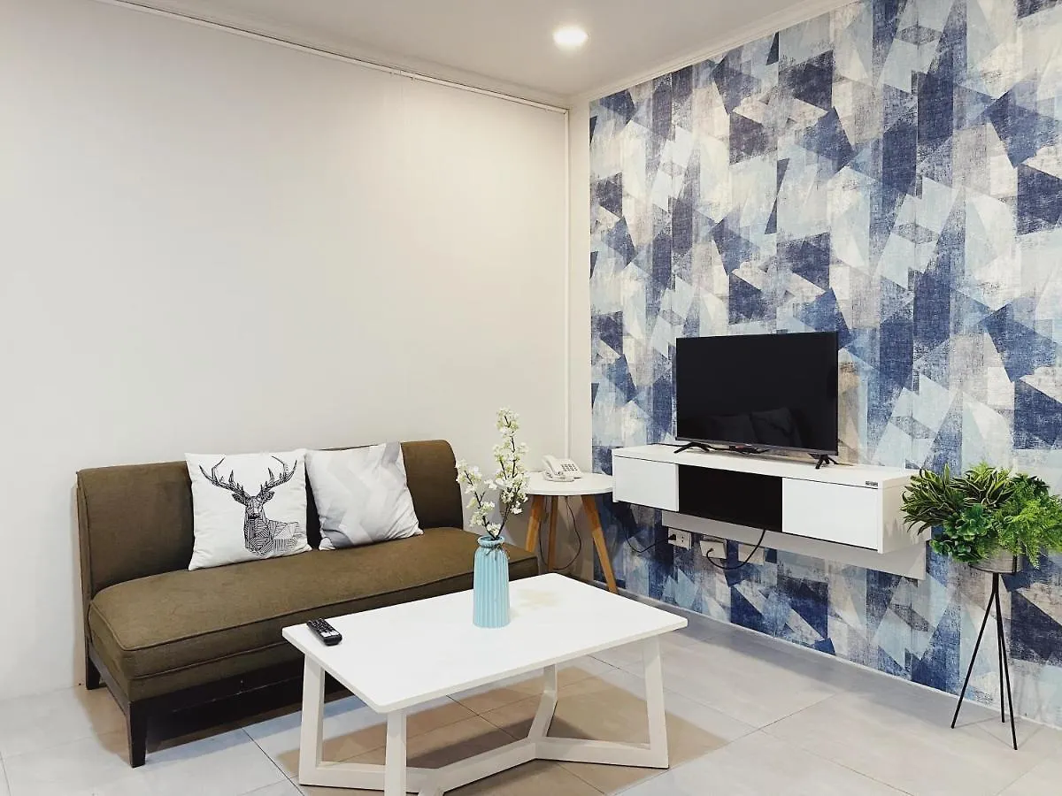 One Bedroom - Queen Makati City